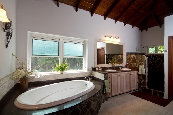 Bay Tree Villa master bathroom
